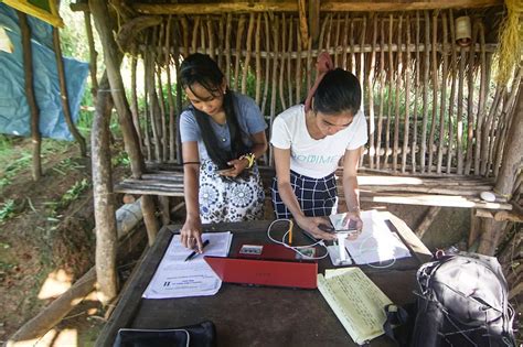 DepEd balak ipatupad ang blended learning sa 2024 .
